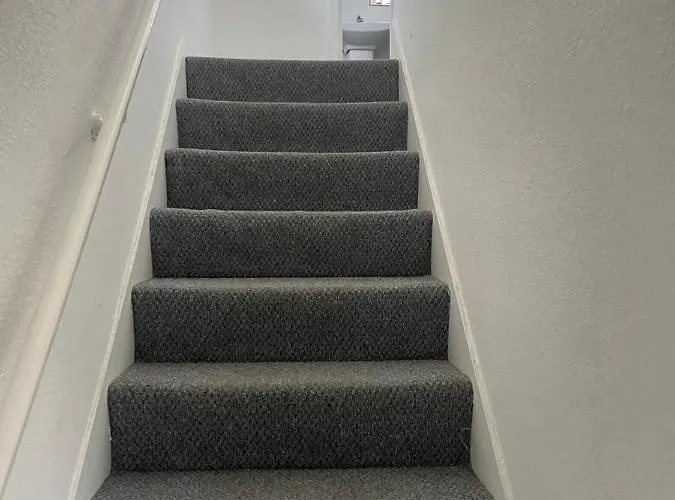 Queenswood Drive Lodge *