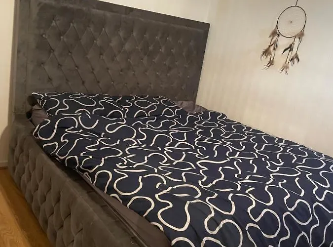 Lodge Queenswood Drive Leeds (West Yorkshire)